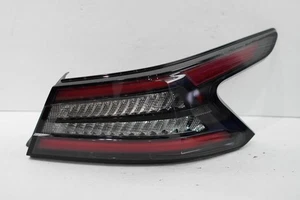 Conjunto de luz trasera exterior derecha Nissan Máxima 2019-2023 OEM D1 - Imagen 1 de 10