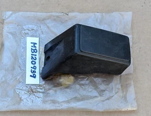 Protector de parachoques delantero Mopar/Mitsubishi NOS Lt. 76-80 Plymouth Arrow Hatchback - Imagen 1 de 2