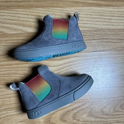 BOTA UGG NIÑO PEQUEÑO HAMDEN II CHELSEA TALLA 8T GRIS MULTI GAMUZA CREMALLERA LATERAL ZAPATILLA Foto 1 de 4