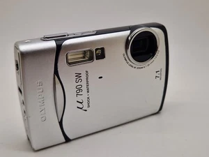 Super Condition Olympus Mju 790 SW 7.1MP Silver Waterproof Digital Camera - Picture 1 of 13