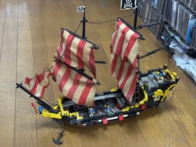 LEGO Pirates Black seas Barracuda {Reissue} 10040 In 2002  Retired #1411