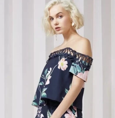 Corsé recortado Keepsake Off The Shoulder Top talla M azul marino floral jardín crochet Foto 1 de 4