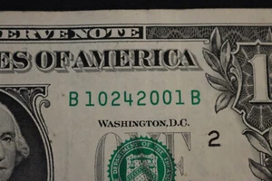 BILLETE DE CUMPLEAÑOS/ANIVERSARIO DE UN DÓLAR DE $1 [24 DE OCTUBRE DE 2001] SN B 10242001 B - Imagen 1 de 3