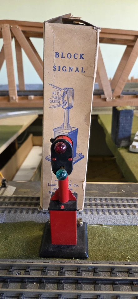 Marx Railroad Block Signal no. 404 W/ Original Box Tested And Working  - Image 1 of 4