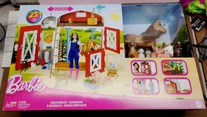 Barbie Cavallo Fienile Playset con 25+ Accessori Alimentazione e Toelettatura 11 Personaggi Animali - Foto 1 di 3