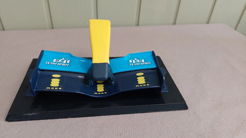 aileron avant F1 team Spirit Imode fait main sur support de 19cm - Photo 1/4