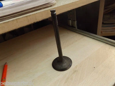 Nueva válvula de motor genuina Mitsubishi Galant 84-87 2,0 L MD070692 M82 Foto 1 de 4