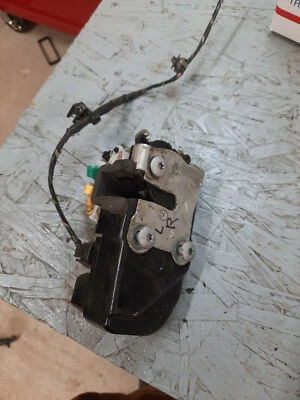 Atuador de trava de porta traseira esquerda Dodge Charger 2006-2010 fabricante de equipamento original - Imagem 1 de 2