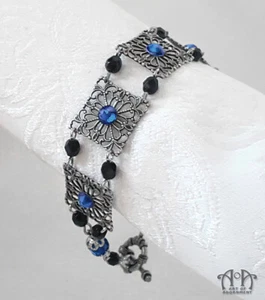 PULSERA GÓTICA CON CUENTAS DE CRISTAL NEGRO Estrás Azul Plata Filigrana Victoriana - Imagen 1 de 3