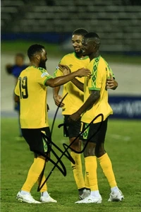 JAMAICA, DAGENHAM & CHARLTON: MICHAEL HECTOR SIGNED 6x4 ACTION PHOTO+COA - Picture 1 of 1