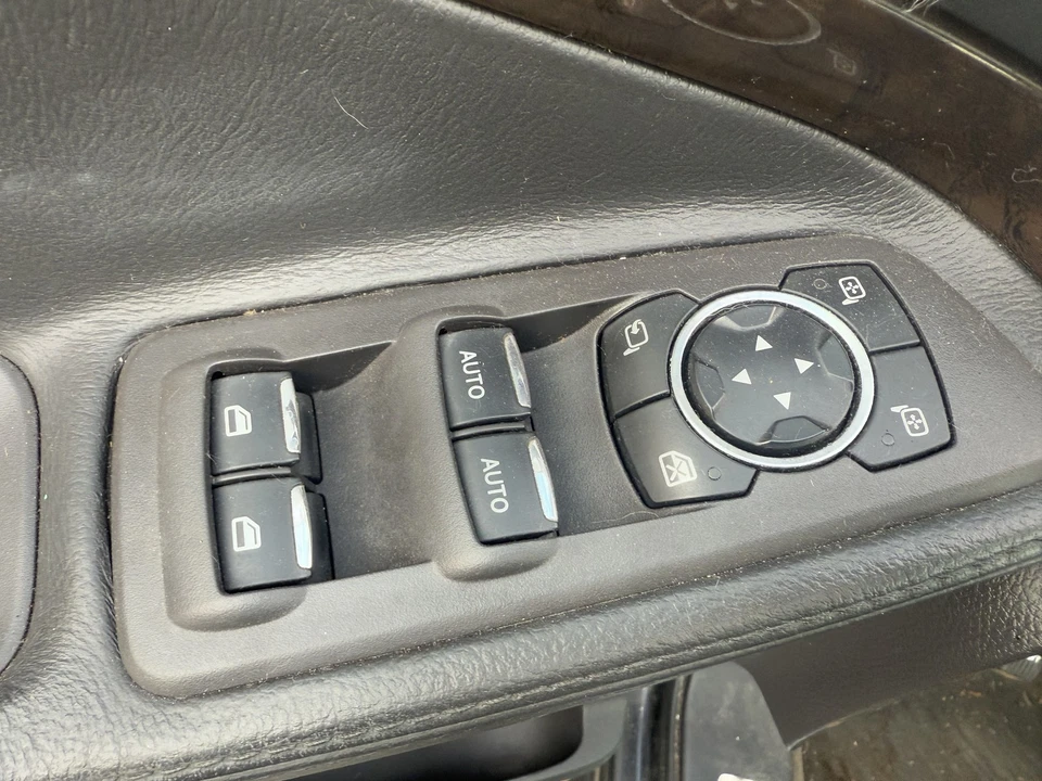 Interruptor de puerta delantera Ford Explorer 2011-2015 Foto 1 de 1