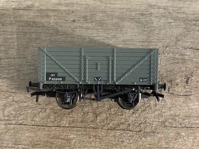 Bachmann 37-158B OO Gauge 8 Plank Wagon BR Grey Boxed - Image 1 of 4