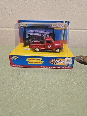 Road Champs 1/43 CLASSIC COLLECTION w/Billboard TEXACO 1953 Chevy 3100 Tow Truck - Image 1 of 4