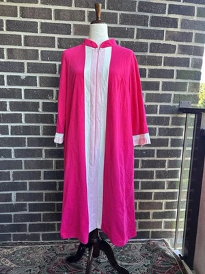 Vintage Vanity Fair Robe House Coat Hot Pink Velour Fleece Color Sz Lg Short - Image 1 of 4