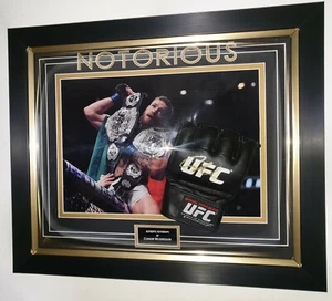 RARE CONOR MCGREGOR SIGNED GLOVE Autographed DISPLAY DOME DISPLAY - Picture 1 of 2