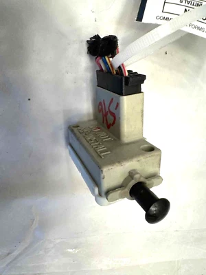 Jeep Liberty 2003 luz de freno interruptor de lámpara de freno OEM Foto 1 de 4
