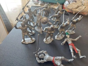 Timpo Knights 1:32 unpainted x 12 - Picture 1 of 5