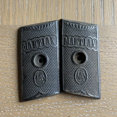 Pistola M.A.B.-Martin A Bascar Martian calibre .25 ACP. Empuñaduras para auto escasas de .25 Foto 1 de 2