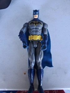 Batman Actionfigur mit Cape - Bild 1 von 3