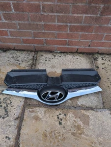 Hyundai Veloster Stoßstange vorne oben Gitter - Bild 1 von 7