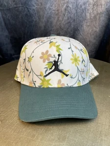 Gorra Jordan Floral - Imagen 1 de 5