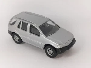 1998-2005 Mercedes ML 320 Collectible 1/64 Scale Diecast Diorama Model J47 - Picture 1 of 4