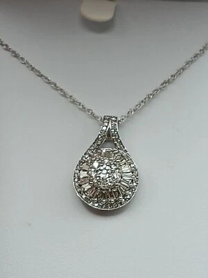 Collar colgante con racimo de baguette de diamantes (1/2 ct. t.w.) Foto 1 de 4