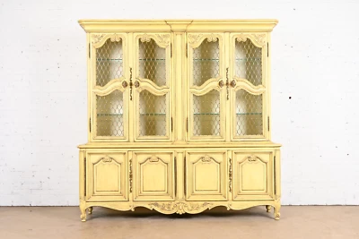 Karges 法国省路易十五奶油色漆破前书柜柜 — 第 1/4 张图片