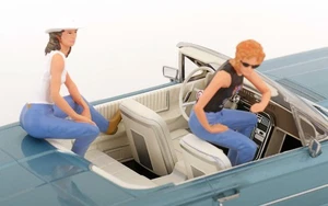KK Scale 1:18 FIGURINE SET THELMA & LOUISE - KKFIG025 - Picture 1 of 4