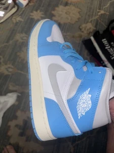 Nike Air Jordan 1 Mid Women's Size 6.5 Powder Blue/White/Grey, BQ6472-400 New - Picture 1 of 8