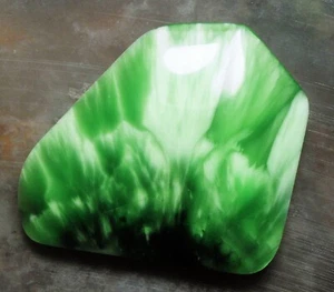 53.72cts ORIGINAL GREEN VICTORIA STONE 34 x 31.5 x 5 mm CABOCHON MAN MADE - Picture 1 of 4