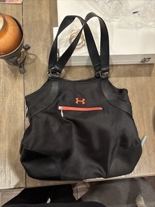 Under Armour Women’s Black Over The Shoulder Gym Bag Yoga MGRK2 B1 - Picture 1 of 3