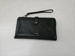 The Sak Iris Cellphone  Crossbody Bag Wristlet Wallet Black Leather Convertible - Picture 1 of 9