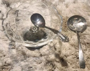 Plato de caramelo pequeño de cristal/plata WA Italia flor vintage. 2 cucharas de plata - Imagen 1 de 10