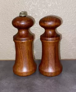 Shaker sale pepe danese metà secolo moderno in teak di Digsmed - Foto 1 di 3
