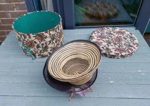 Vintage Padded Hat Box With 3 Hats - Picture 1 of 12