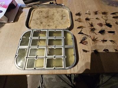 Caixa de moscas Richard Wheatley. Com moscas. Veja a descrição. - Imagem 1 de 4