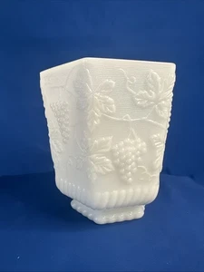 Vintage Milk Glass 1960 Hexagon Grapes Leaf Vase Anchor Hocking Fire King USA - Picture 1 of 5