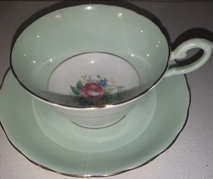 Vintage Tuscan England Tasse & Untertasse hellgrün Rose Blumenbouquet Teetasse - Bild 1 von 6