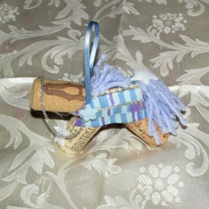 PFERDESCHMUCK - WEINKORKEN &/oder KUNSTSTOFF (H) - Bild 1 von 3
