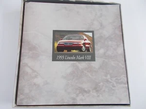 Lincoln Continental Mark VIII 1993 paquete de ventas de concesionarios y folleto con video - Imagen 1 de 6
