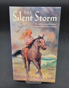 The Silent Storm by Sherry Garland Paperback GOOD - Imagen 1 de 5