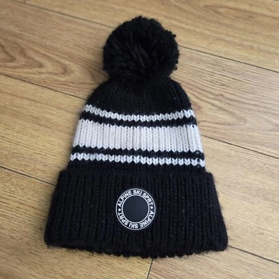Chapéu de malha Alpine Ski Sprt dividido H&M preto e branco Tuke - Imagem 1 de 4