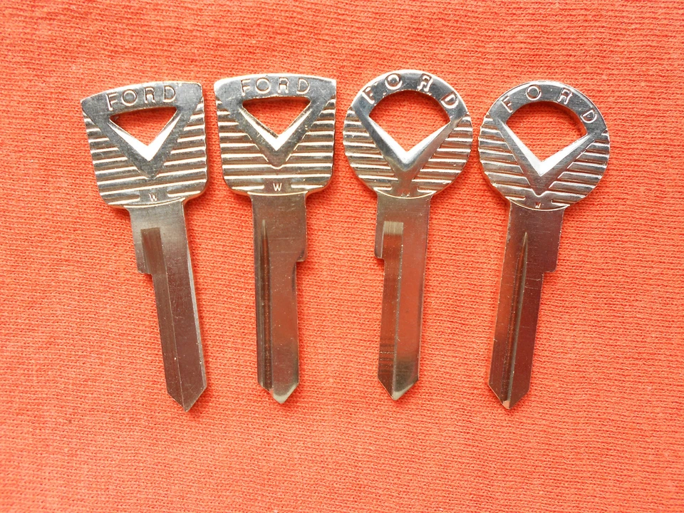 4 СТАРЫХ ВИНТАЖНЫХ ОРИГИНАЛЬНЫХ ЗАГОТОВКИ ДЛЯ КЛЮЧЕЙ FORD MUSCAR 59 60 61 62 63 64 - Изображение 1 из 1