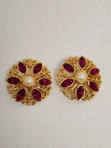 Vintage Signed Avon Earrings Clip On Ruby Red Crystals Faux Pearl Gold Filigree - Picture 1 of 8