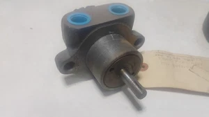 New Tuthill 1LAX75 Rotary Gear Hydraulic Oil Pump 7/16" Dia Shaft x 1-5/16" Long - Picture 1 of 13