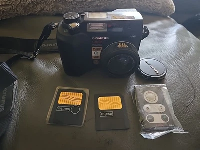 Olympus Camedia C4040 Digital Zoom Camera w/Remote, 16MB & 128MB Cards Tested - Image 1 of 4