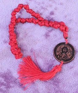 Cuerda de oración ortodoxa de 41 nudos roja Paracord cruz copta icono de Cristo madera de cerezo - Imagen 1 de 6