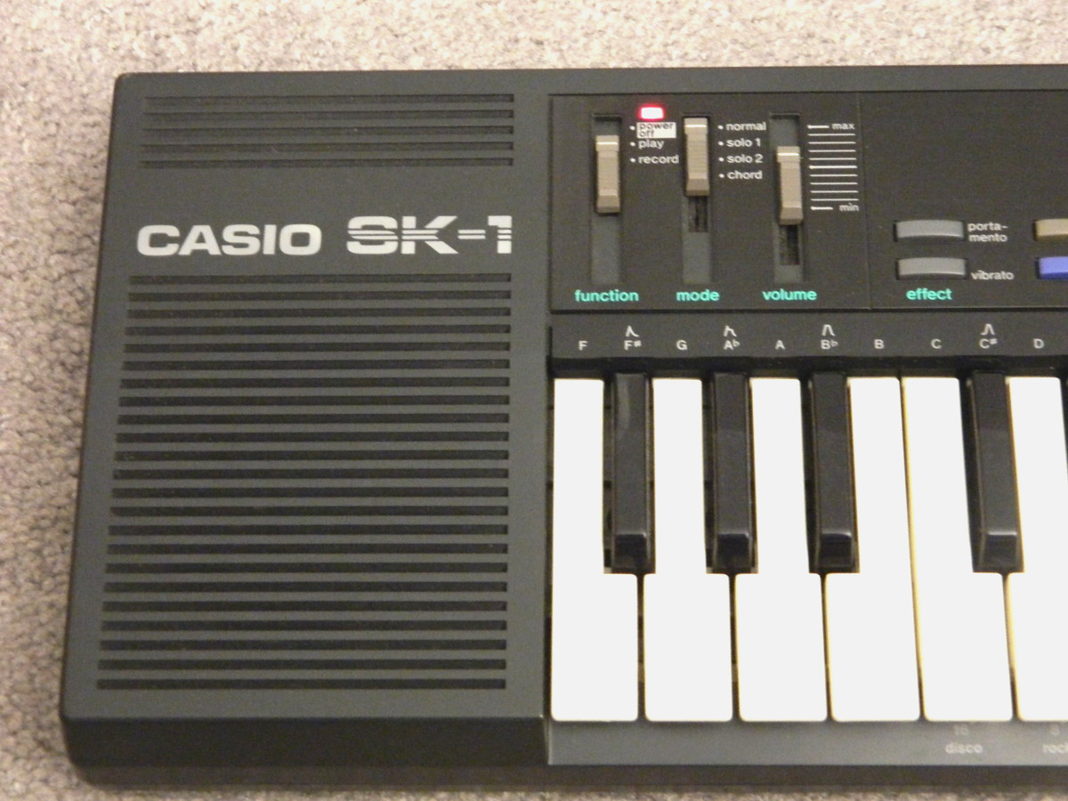 美品　　CASIO SK-1 ダークグレー I found a Casio SK-1 at a yard sale today : r/synthesizers