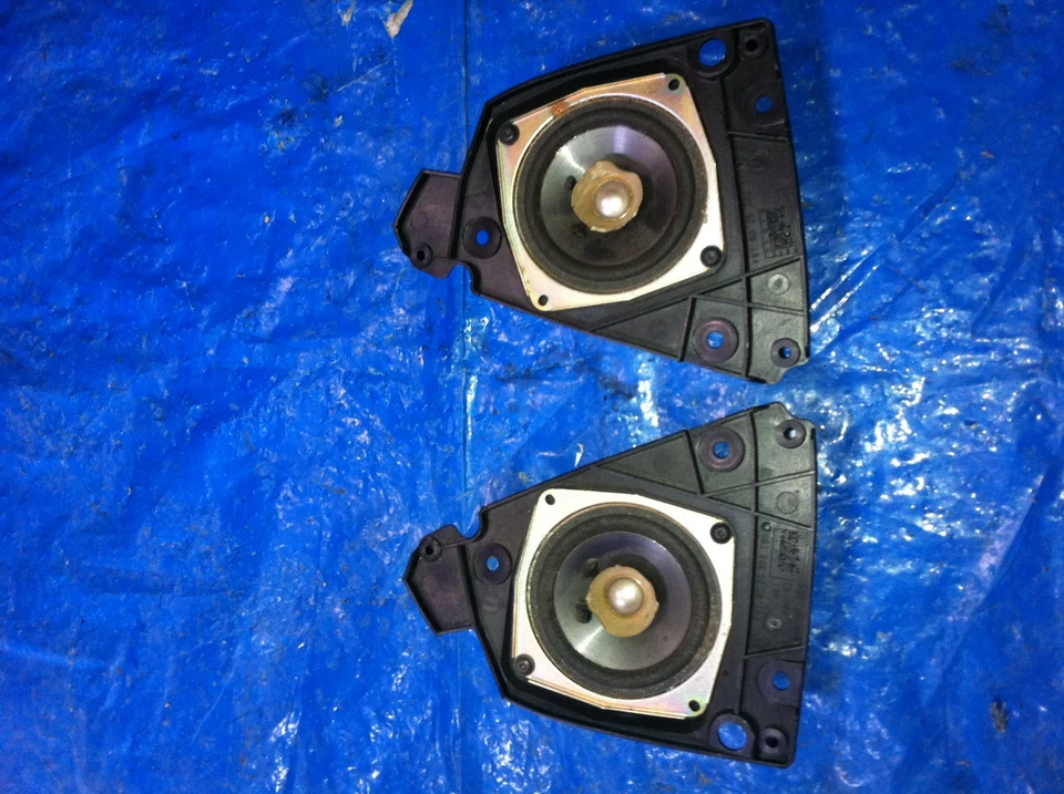 Renault Espace Mk3 (1996-2002) Pair of Rear Speakers - Image 1 of 1